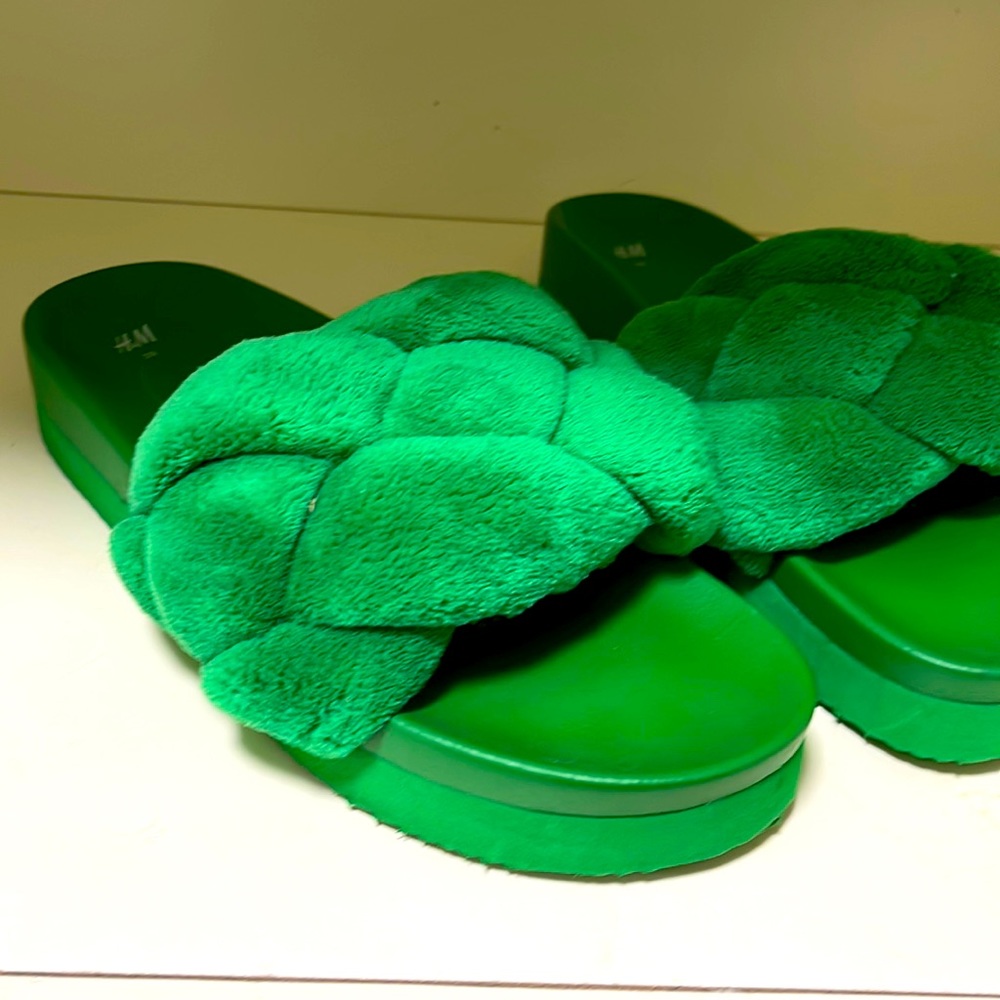 H&M Slip on slids